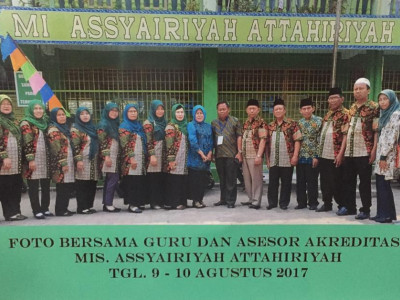 Foto Bersama Guru MIS Assyairiyah Attahiriyah