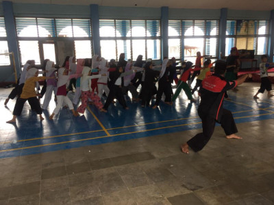 Kegiatan ekskul pencak silat MIS Assyairiyah Attahiriyah