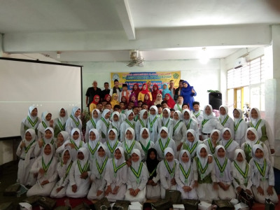 Foto Bersama haflah MIS Assyairiyah Attahiriyah