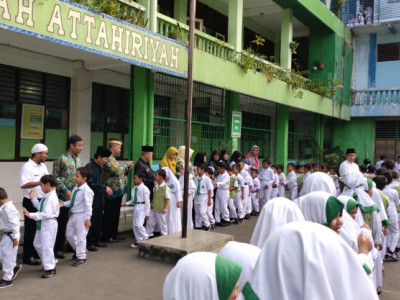 Peringatan hari guru nasional MIS. Assyairiyah Attahiriyah
